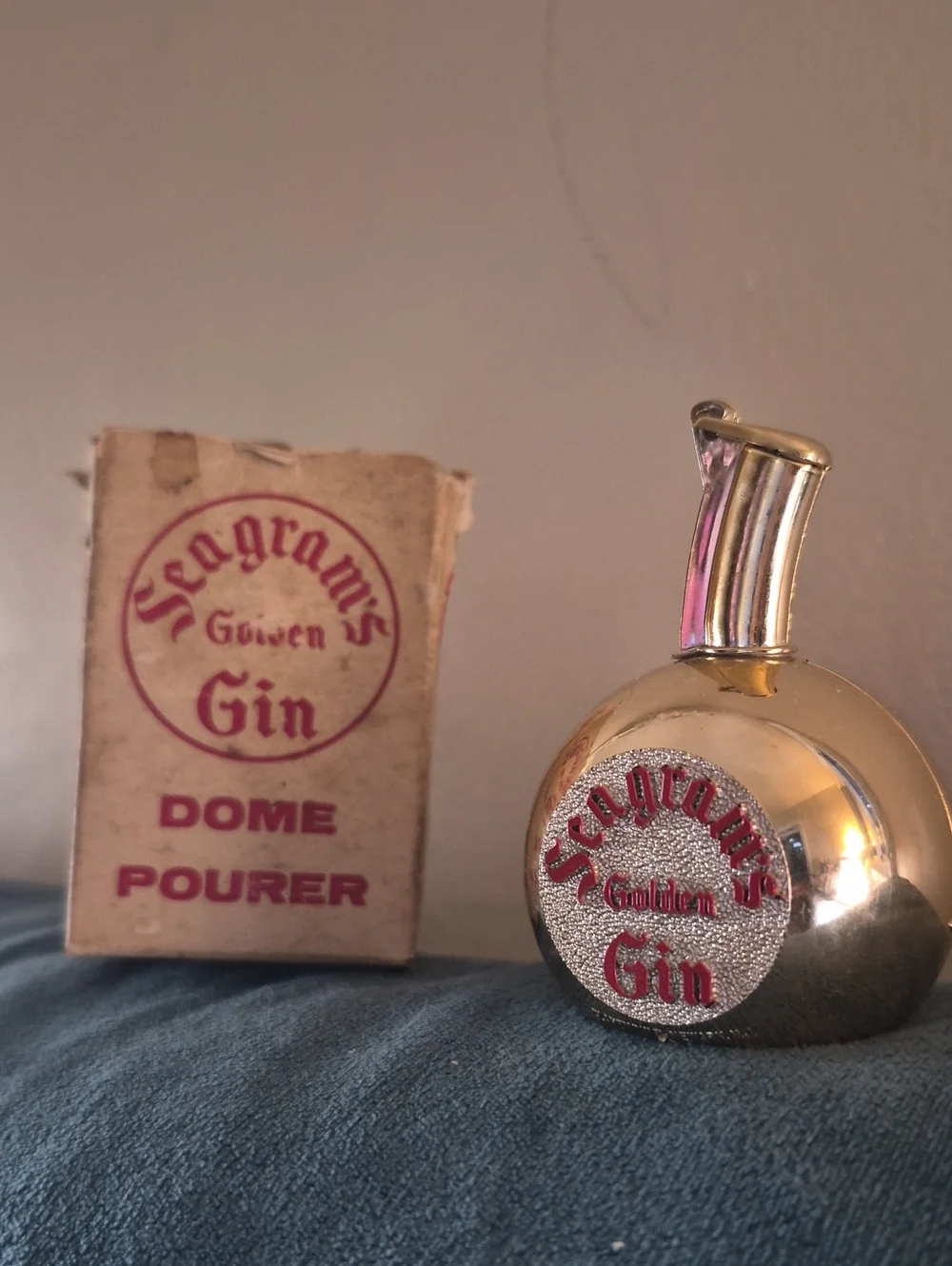 Vintage 1960s Seagram's Golden Gin Dome Pourer Barware Collectible w Box